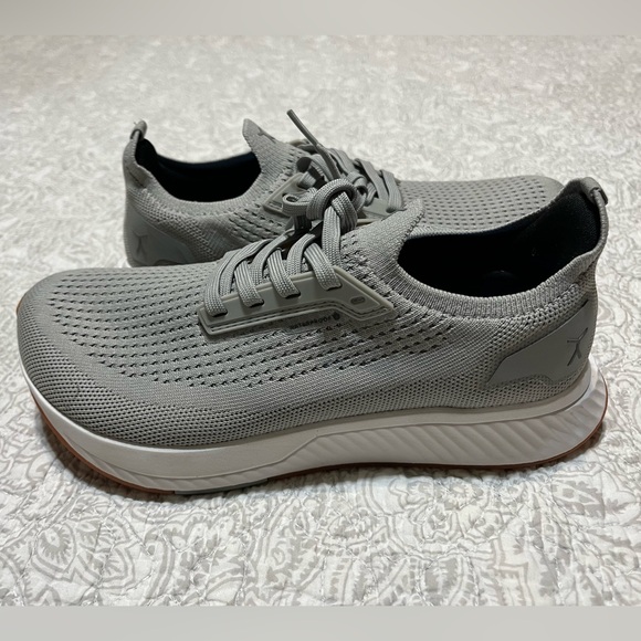 Stylish Gray Men's size 6 or Women’s size 7.5 Sneakers - Picture 3 of 6